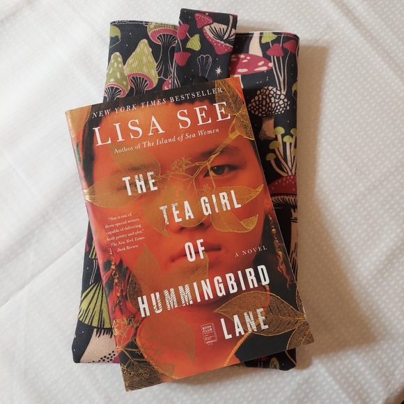 Mushrooms book sleeve - Picture 3 of 4